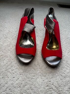 Carlos Santana Coral Suede Open-Toe Heels with Metallic Accent size 6